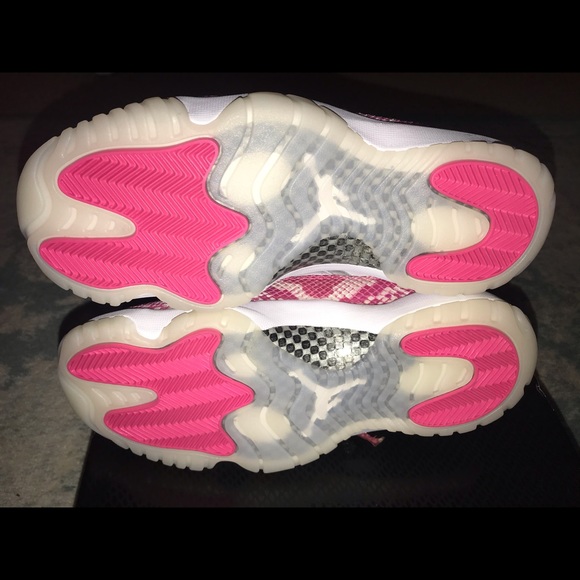 Jordan 11 low pink snakeskin size 9.5 women - Picture 6 of 10